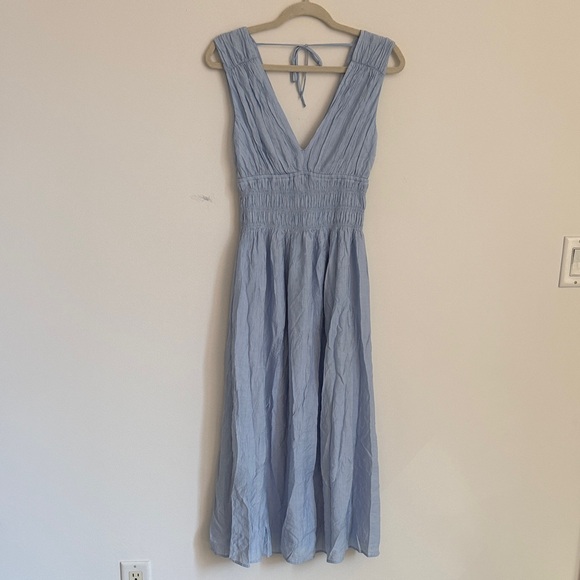 Abercrombie & Fitch Crinkle Textured Smocked Waist Maxi Dress in Blue Grecian - Picture 5 of 10